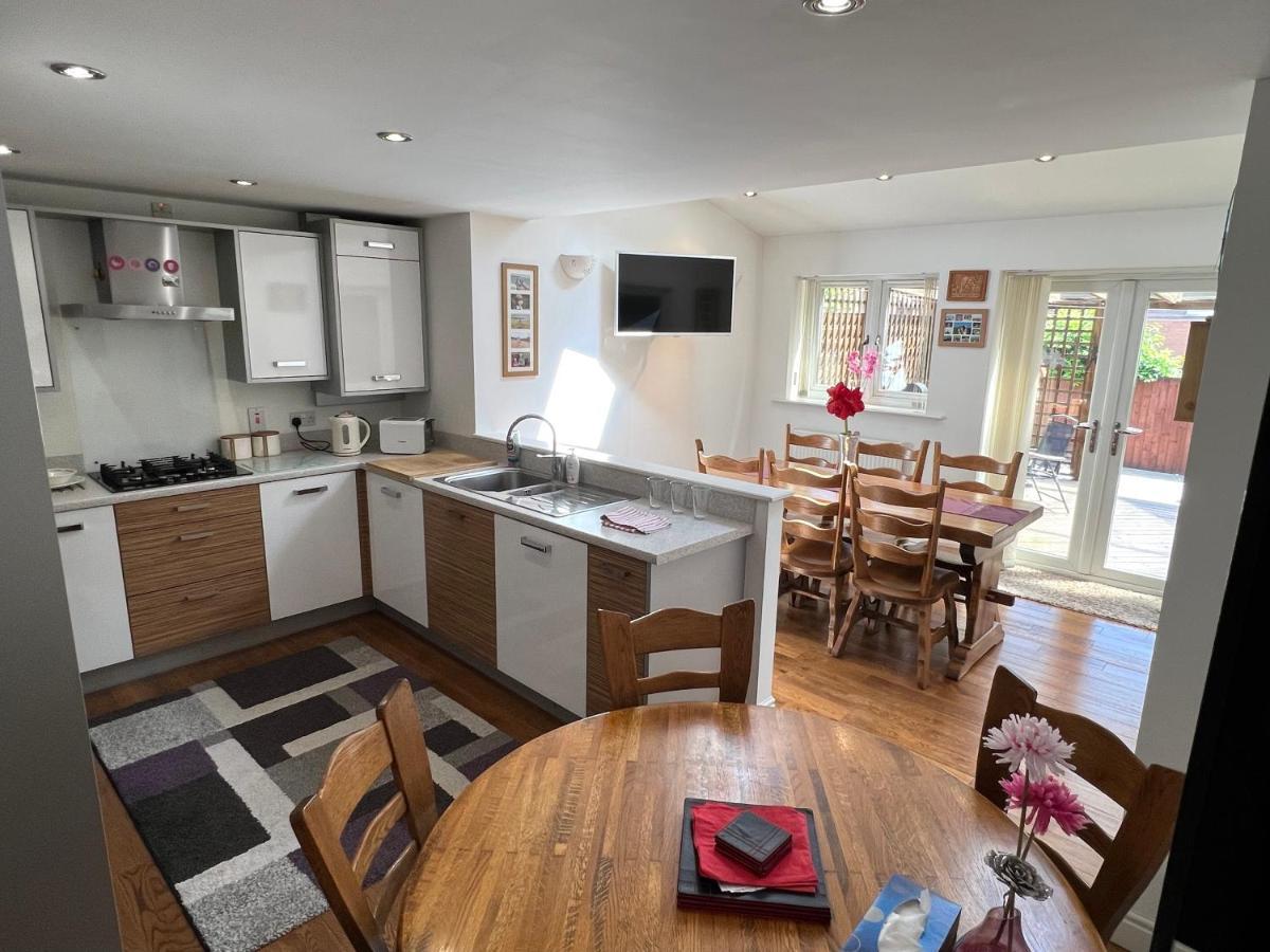 Simply Stunning 2 Bedroom Home With Parking Space Nottingham Dış mekan fotoğraf